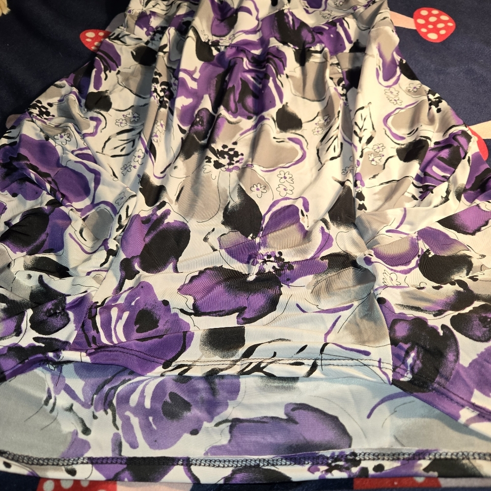 Floral dressy tank, can wear regular bra, sz junior lg, 33in bust, 32in length - Picture 3 of 3